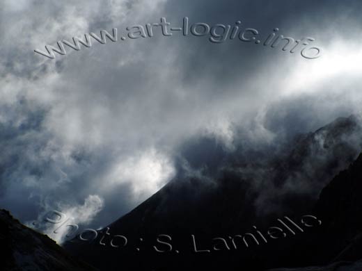 Les épais nuages. 